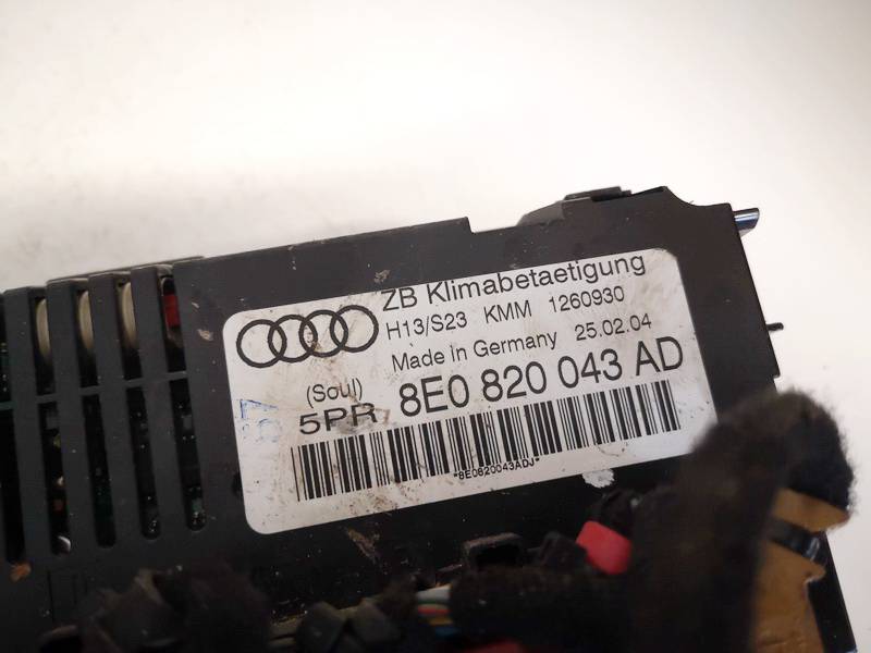 8E0820043AD Audi A4 2004 Climate Control Panel (heater control switches) - Thumbnail 3