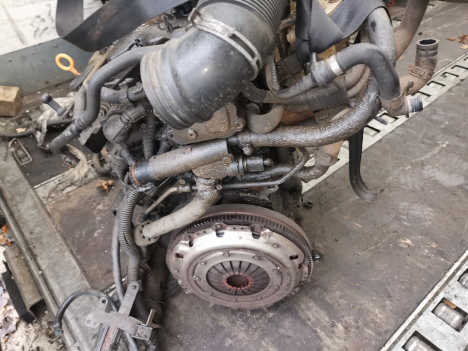 AVQ Volkswagen Touran 2003 Motor - Thumbnail 2