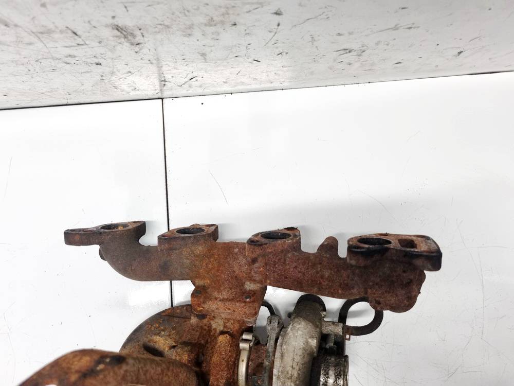 Kia Carens 2005 Exhaust Manifold