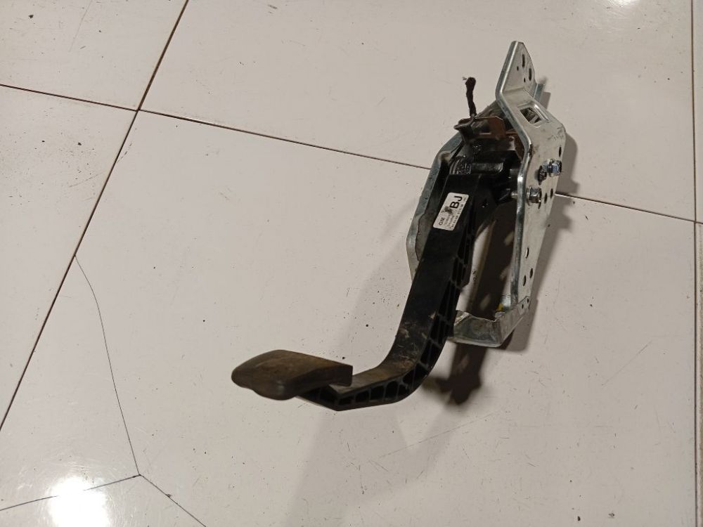 13192503 Opel Zafira 2006 Bremžu pedālis