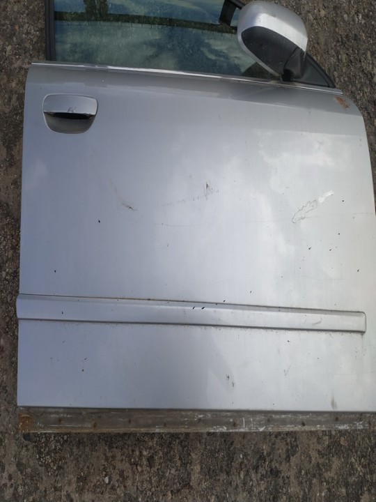 Audi A4 2002 Etuoven lista (muoto) - EDESSÄ OIKEALLA
