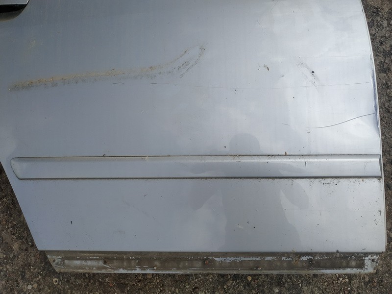 Audi A4 2002 Etuoven lista (muoto) - TAKANA OIKEALLA