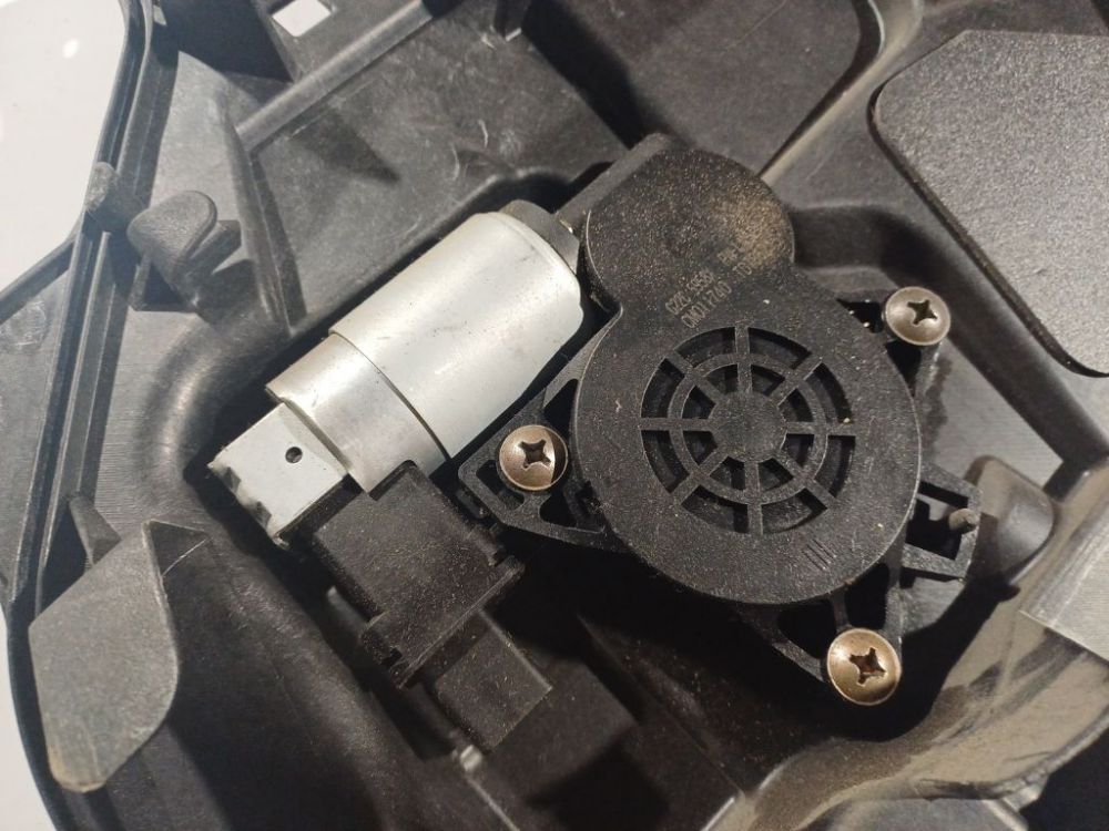 G22C5958X Mazda 2 2006 Durvju loga pacēlāja motors - PRIEKŠA PA LABI