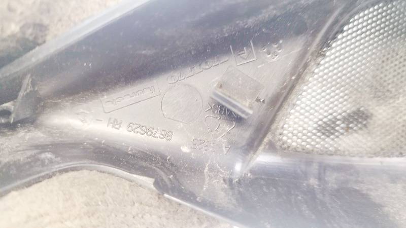 8679629RH Volvo V50 2004 Garso koloneles dangtelis P.D. - Thumbnail 3