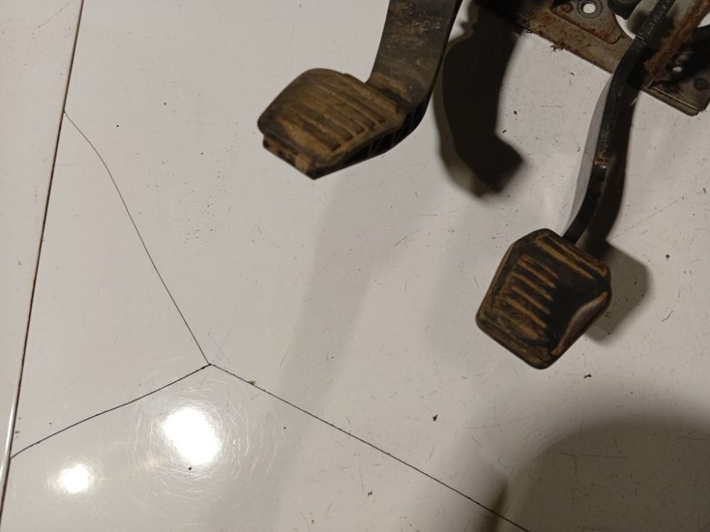 Ford Fusion 2004 Clutch pedal - Thumbnail 2