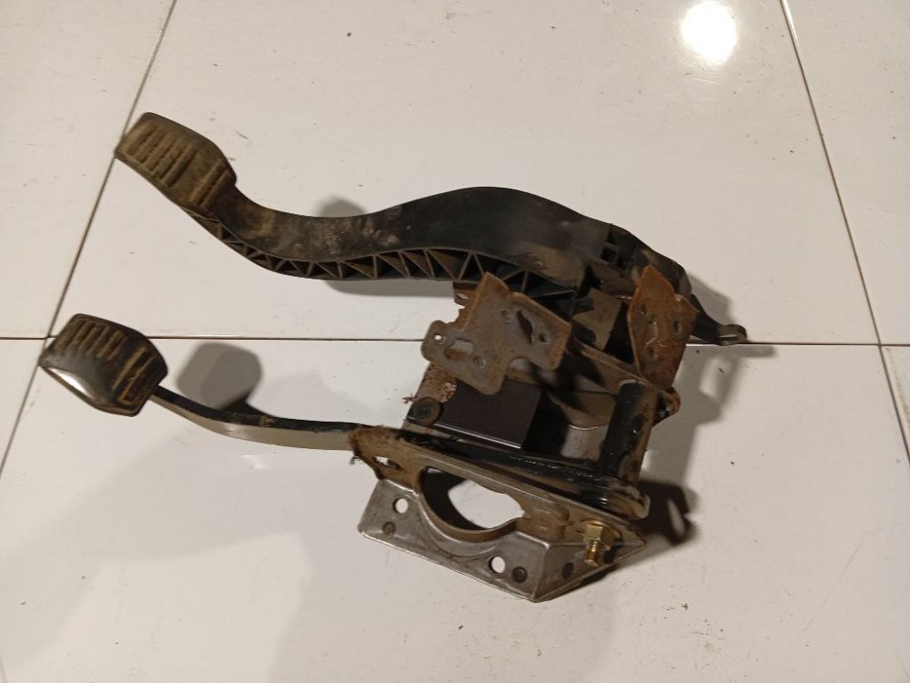 Ford Fusion 2004 Clutch pedal - Thumbnail 4