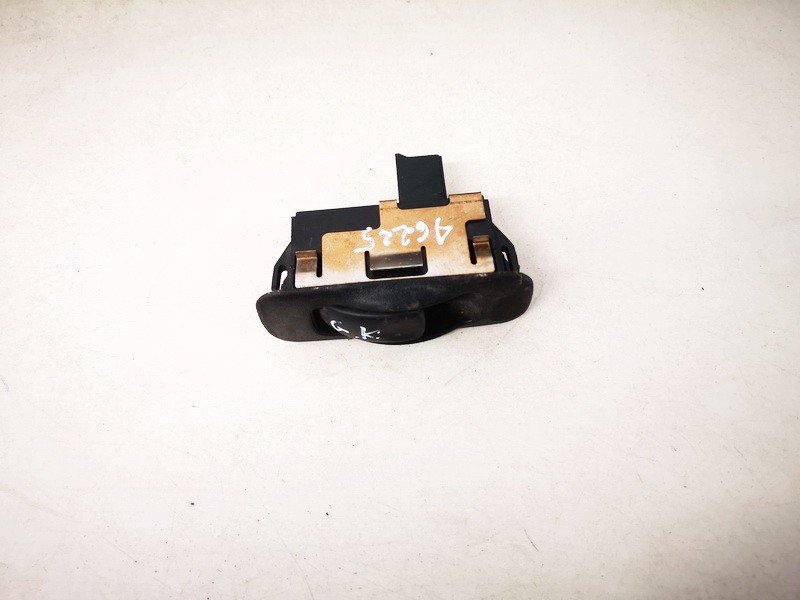 MR740601 Mitsubishi Carisma 1998 Power window control (Window Regulator-Window Switch)