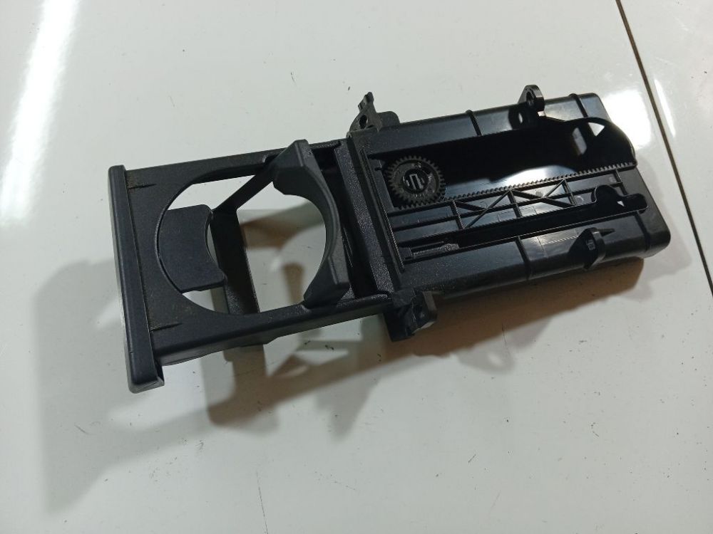 5562012140 Toyota Auris 2007 Puodeliu laikiklis