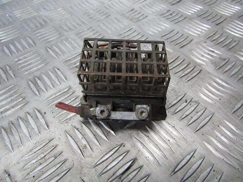 Volkswagen Passat 1990 Reostat nagrzewnicy (rezystor) (przekaźnik wentylatora) - Thumbnail 2