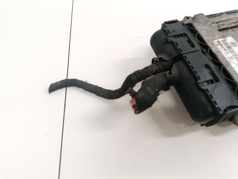 03G906016B Volkswagen Golf 2004 ECU Engine Computer (Engine Control Unit) - Thumbnail 2