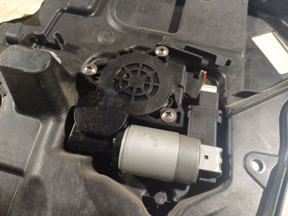 G22C5958X Mazda 2 2006 Durvju loga pacēlāja motors - AIZMUGURE PA LABI