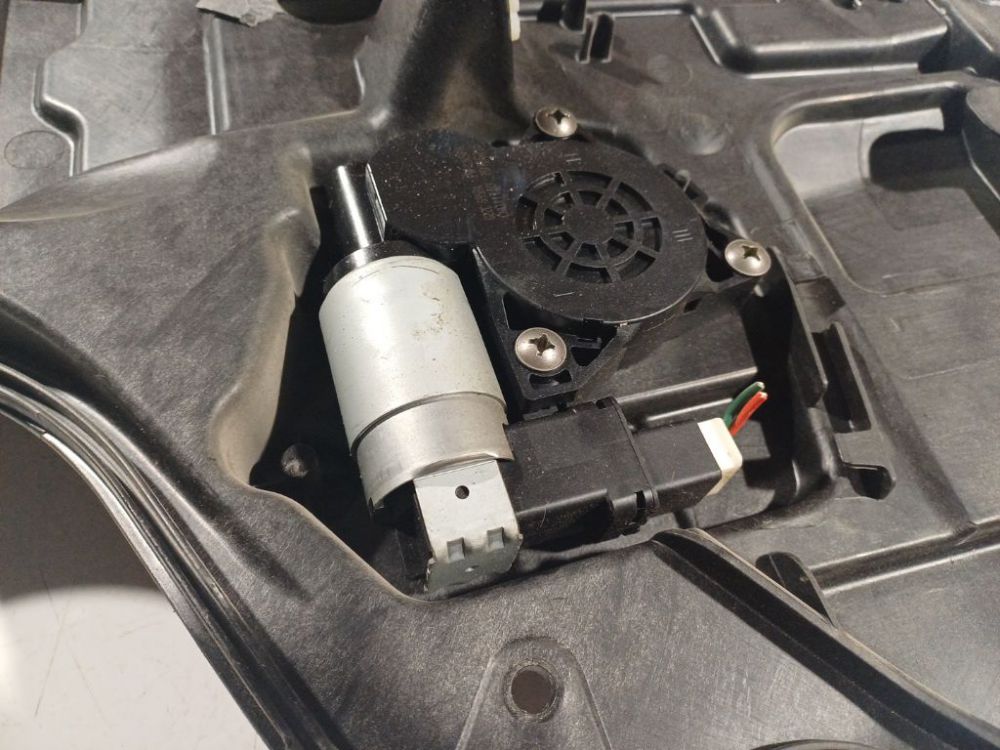 G22C5958X Mazda 2 2006 Durvju loga pacēlāja motors - AIZMUGURE PA LABI - Thumbnail 2