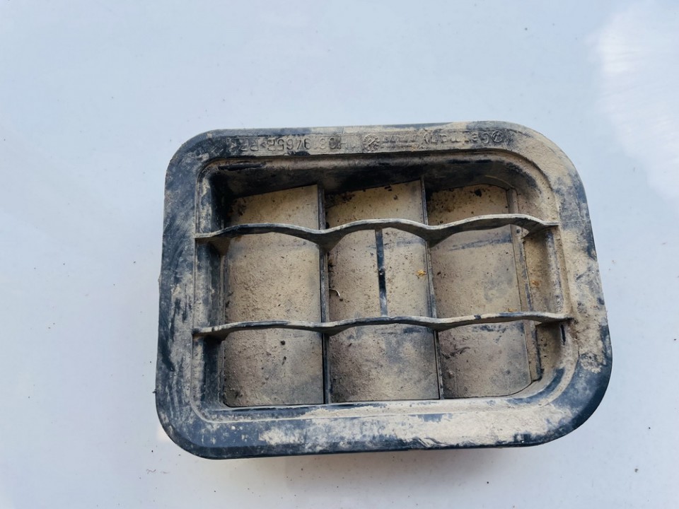 1H0819465B Audi A3 2000 Ilmanotto ritilät