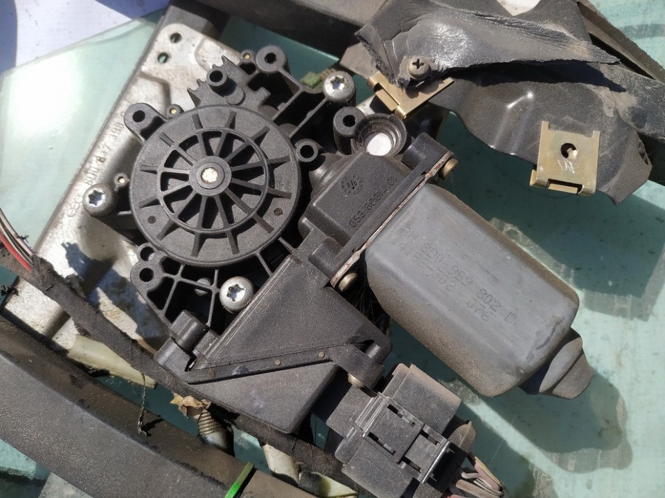 8D0959802D Audi A4 1996 Window Motor - FRONT RIGHT