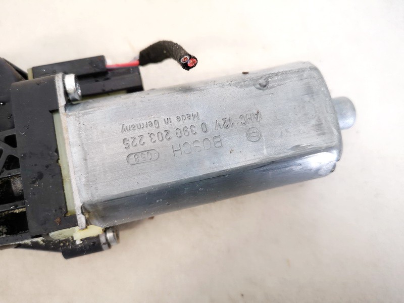 0390203225 Volkswagen Golf 1998 Seat Motor Regulator - FRONT RIGHT - Thumbnail 2