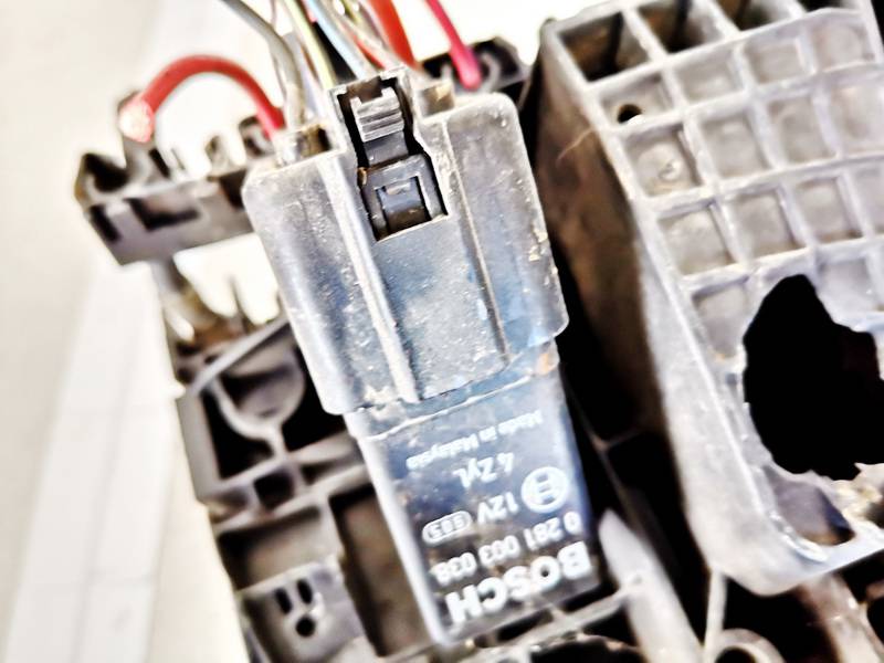 0281003038 used Glow plug relay Volkswagen Golf 2010 1.6L 15EUR