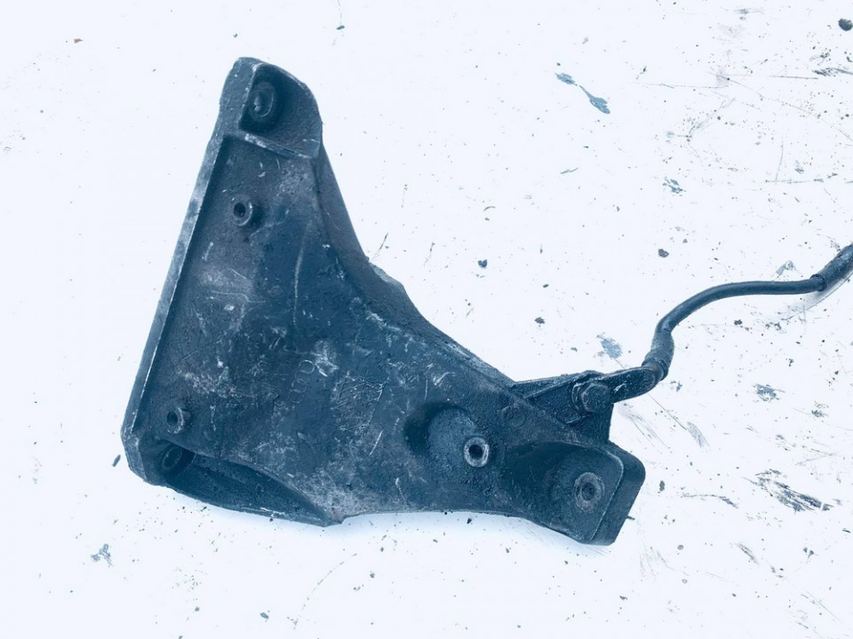 8D0199308AB Volkswagen Passat 2002 Variklio kronsteinas ir Greiciu dezes kronsteinas