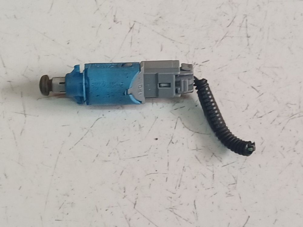8200168239B Renault Scenic 2005 Brake Light Switch (sensor) - Switch (Pedal Contact)