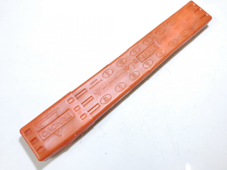 8D9860251A Volkswagen Bora 2002 Warning Triangle Integrated into Trunk