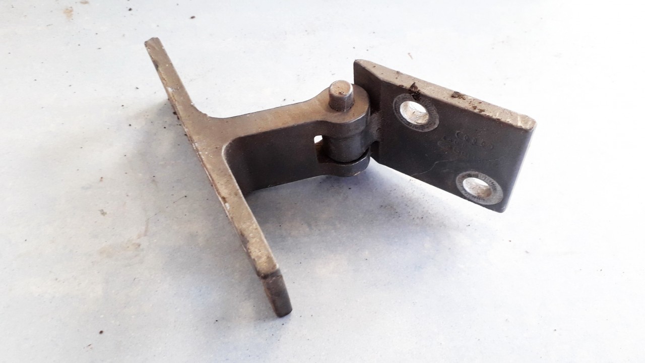 4A0831401A Audi 100 1993 Priekiniu duru vyris P.