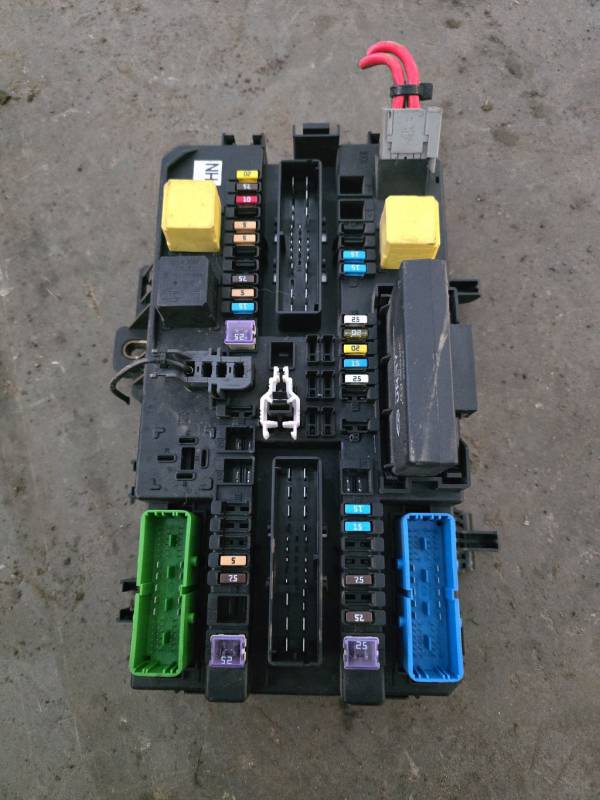 13220829 Opel Zafira 2009 Fuse box