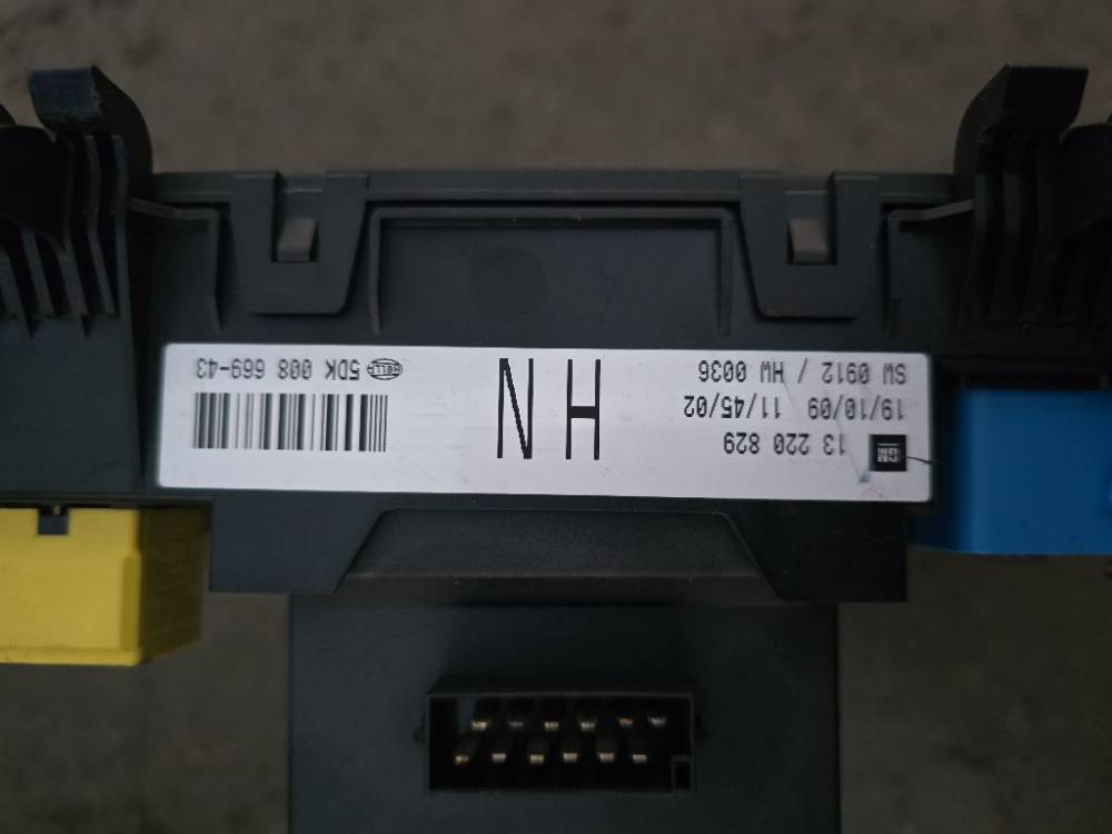 13220829 Opel Zafira 2009 Fuse box - Thumbnail 2