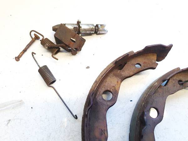 Toyota RAV-4 2008 Rokas bremzes mehānisms - Thumbnail 2