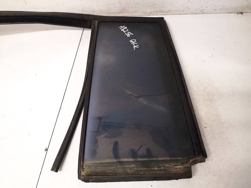 Volkswagen Touran 2005 Quarter glass - REAR LEFT