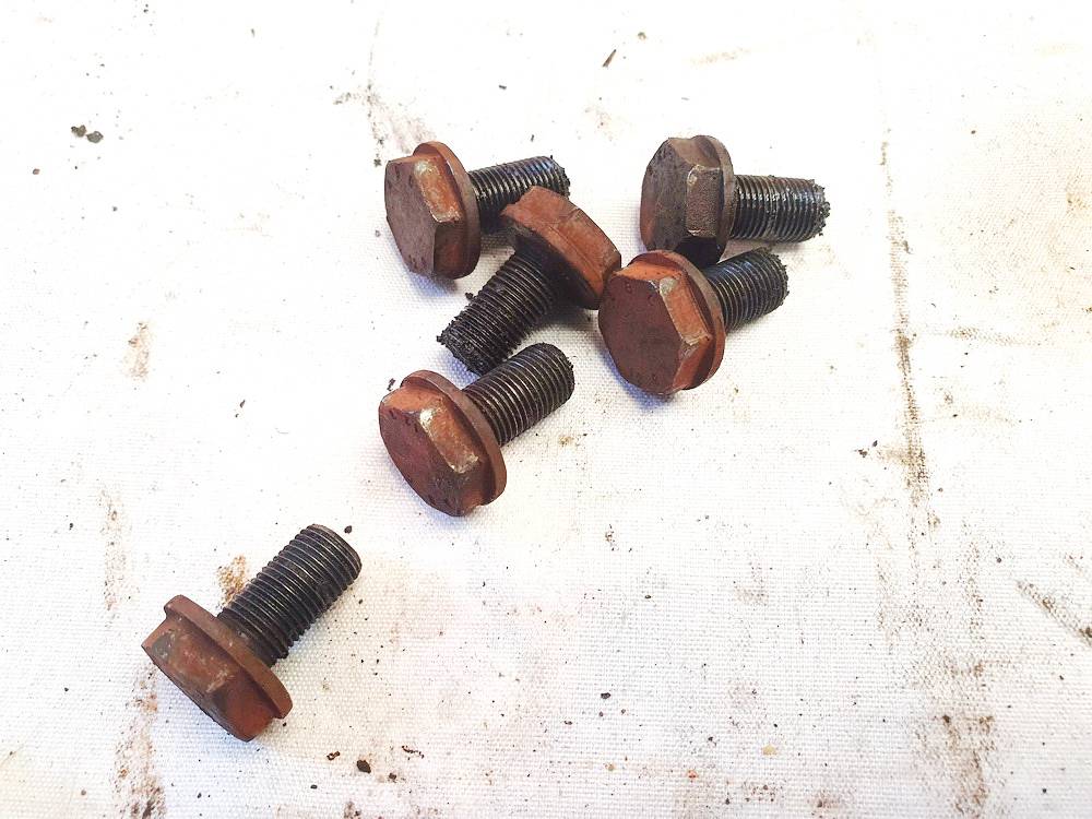 Audi A3 2000 Laukkukelan ruuvi - Thumbnail 3