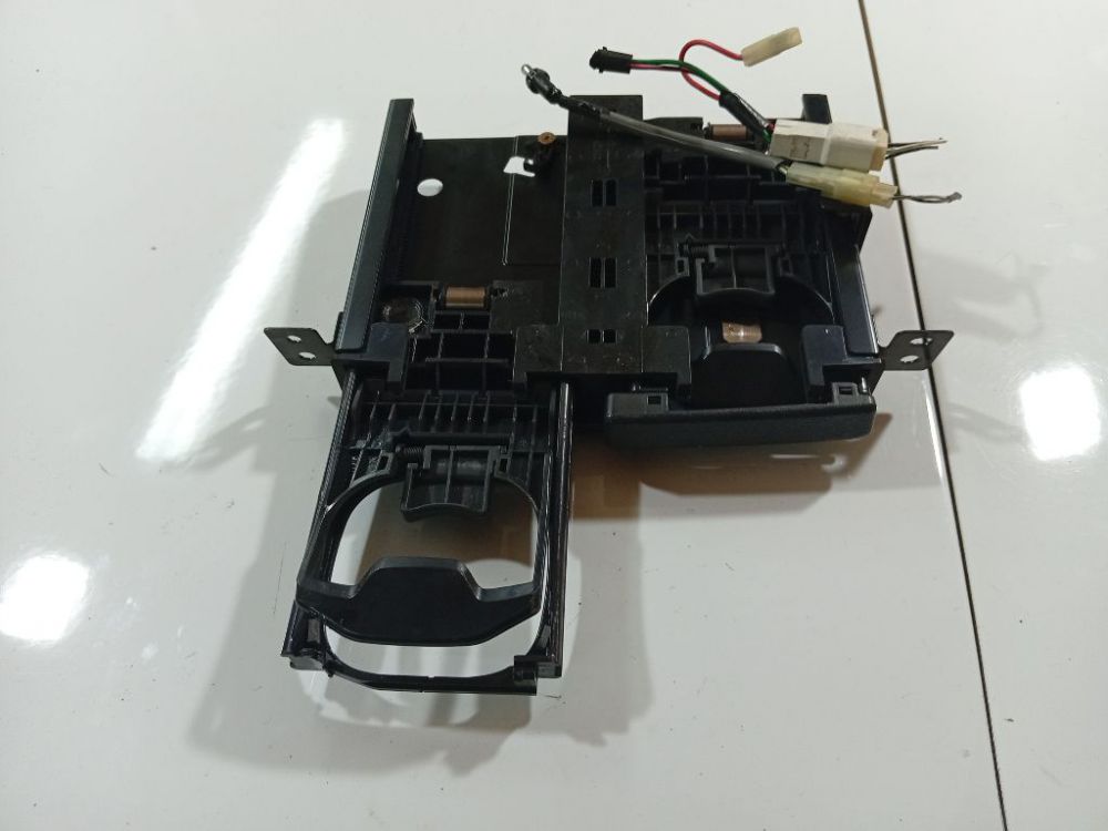 5562944020 Toyota Avensis Verso 2005 Uchwyt na kubki