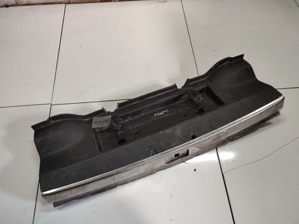 Skoda Superb 2010 Bagazines vidine apdaila prie spynos