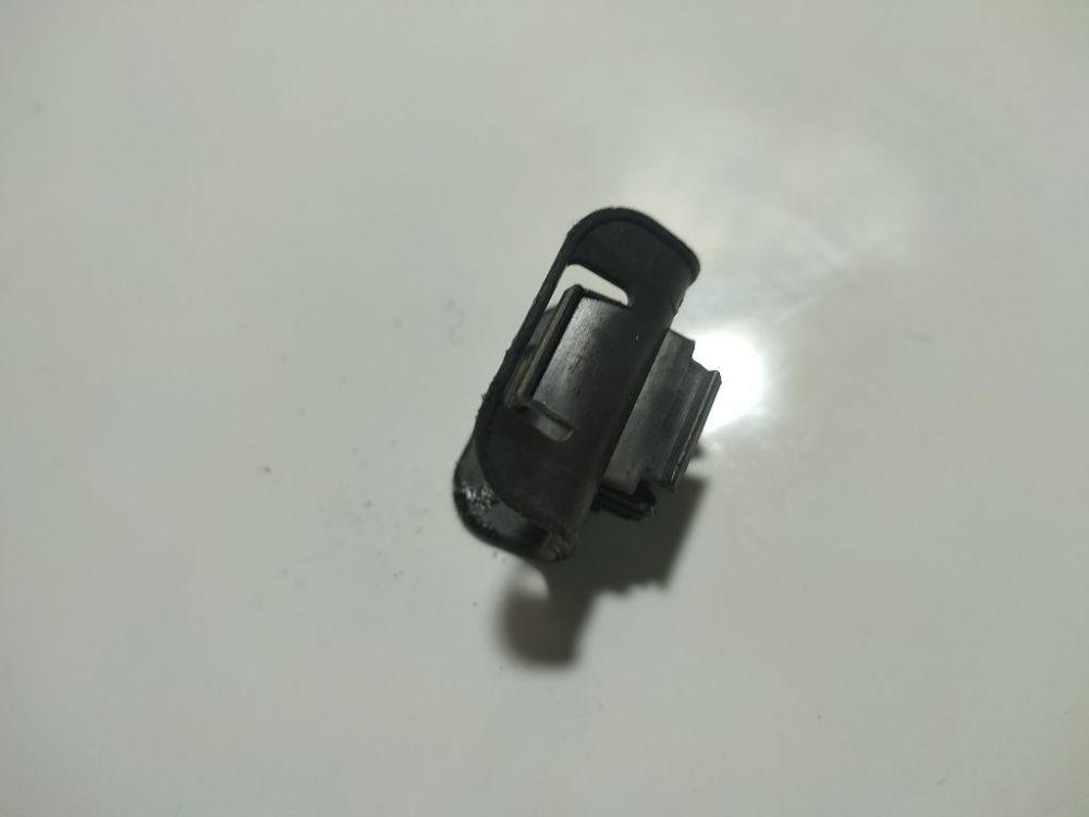 1T0833343B Volkswagen Touran 2003 Kiti laikikliai