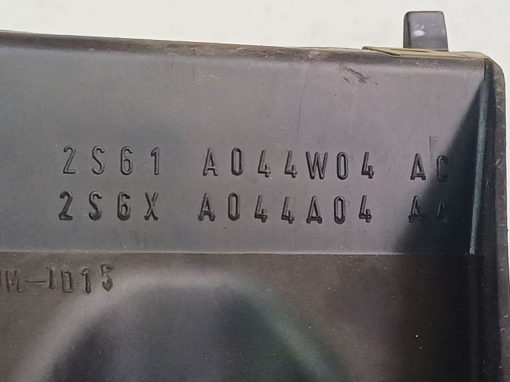 2S61A044W04AC Ford Fiesta 2002 Wykończenie wnętrza (plastikowe elementy) - Thumbnail 4