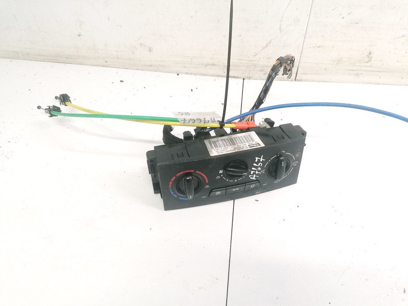 69910004 Peugeot 207 2007 Climate Control Panel (heater control switches)