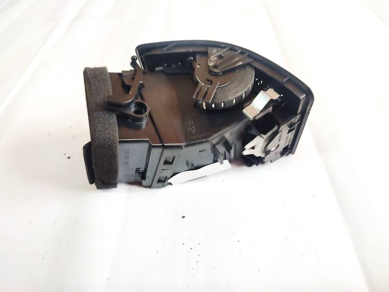 1Z0819702 Skoda Octavia 2005 Dash Vent (Air Vent Grille) - Thumbnail 2