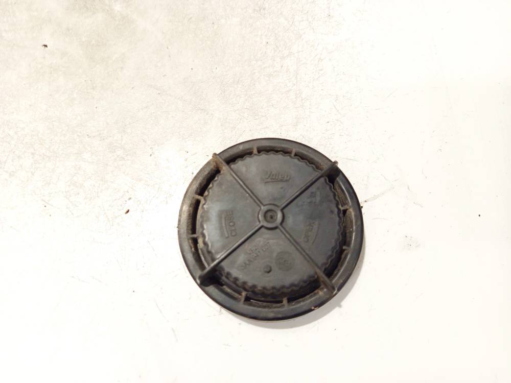 89502908 Volkswagen Passat 2013 Headlight bulb dust cover cap - FRONT