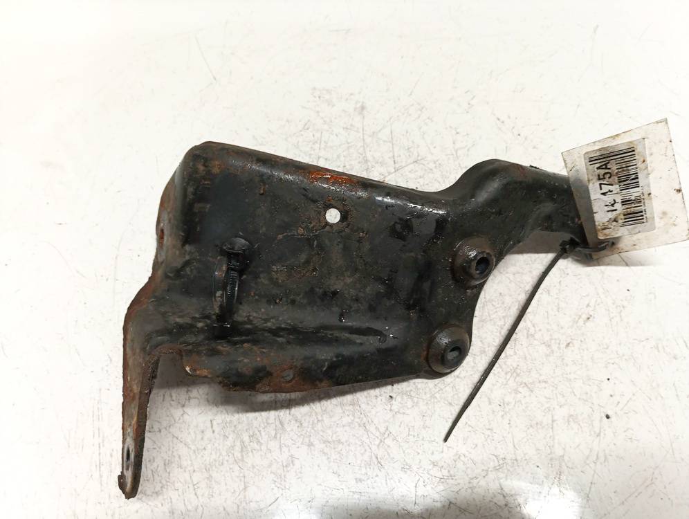 Dodge Grand Caravan 2004 Engine Mount Bracket and Gearbox Mount Bracket