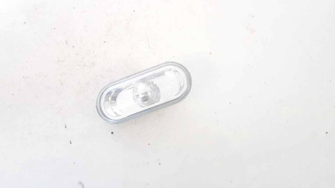 1J0949117 Volkswagen Polo 2003 Clear Side Repeaters - FRONT RIGHT