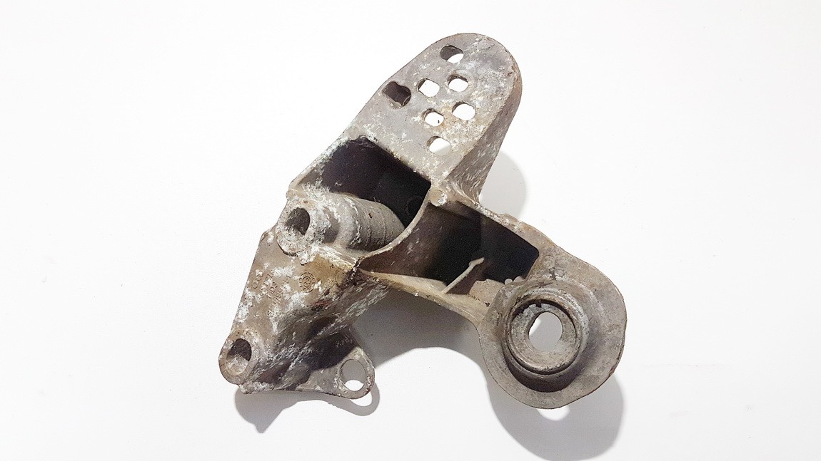 8E0199351 Volkswagen Passat 2004 Variklio kronsteinas ir Greiciu dezes kronsteinas