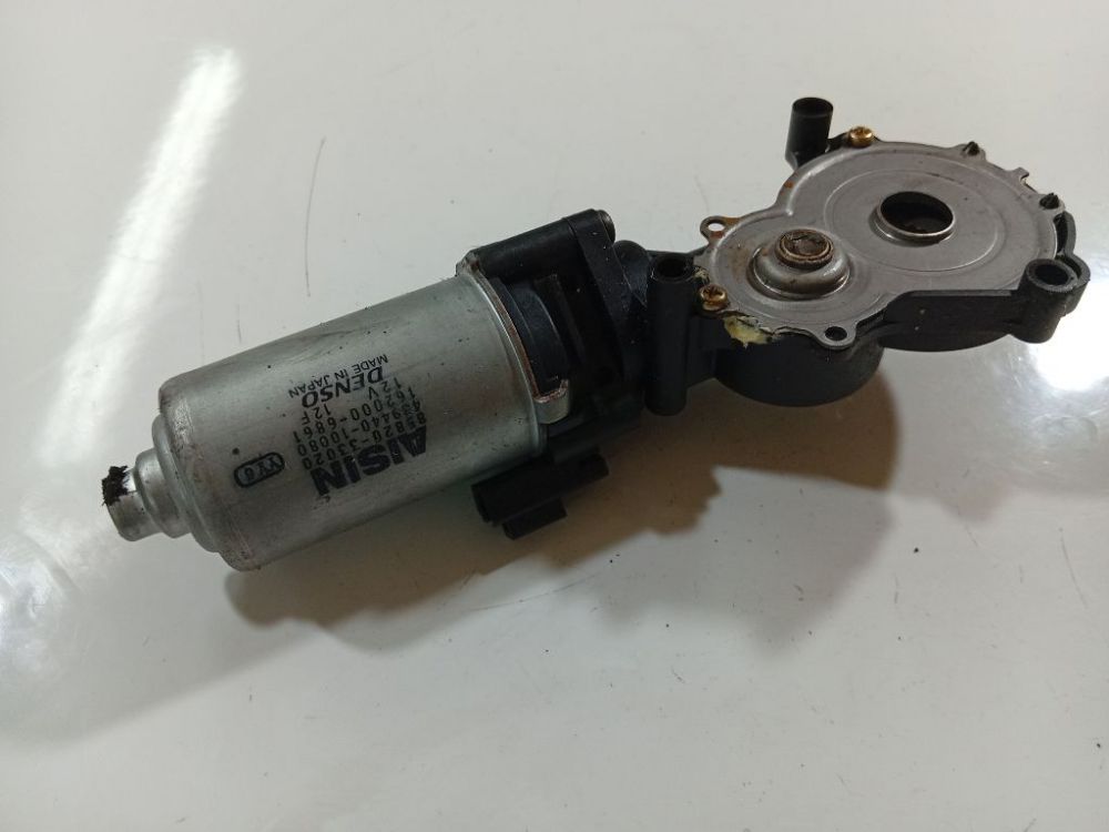 8582033020 Toyota Avensis 2005 Istuimen moottori - EDESSÄ VASEMMALLA