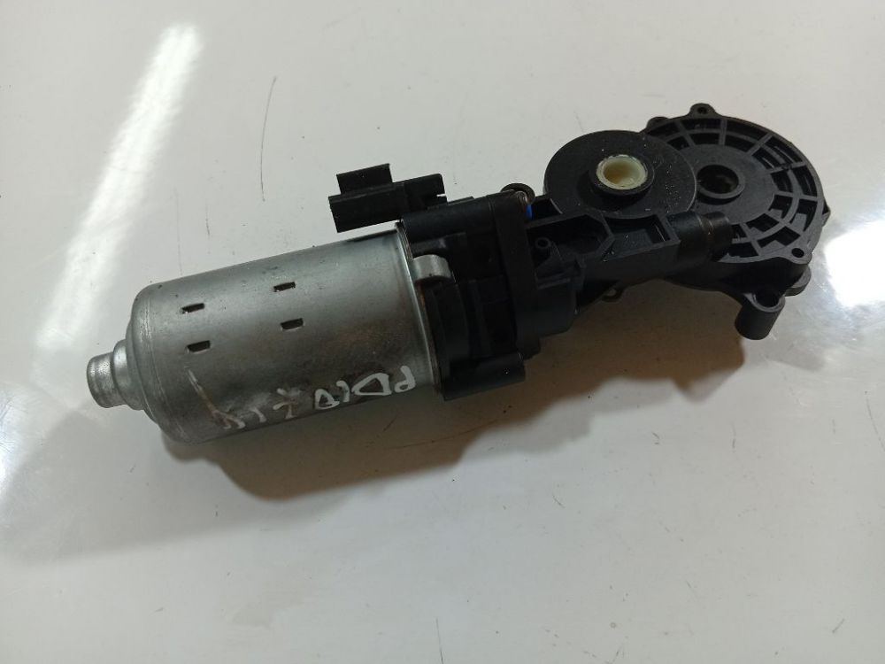 8582033020 Toyota Avensis 2005 Istuimen moottori - EDESSÄ VASEMMALLA - Thumbnail 2