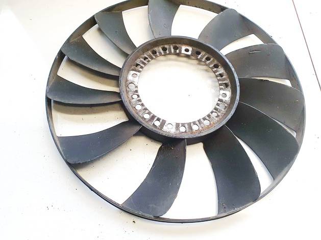 058121301B Volkswagen Passat 1999 Fan Blade