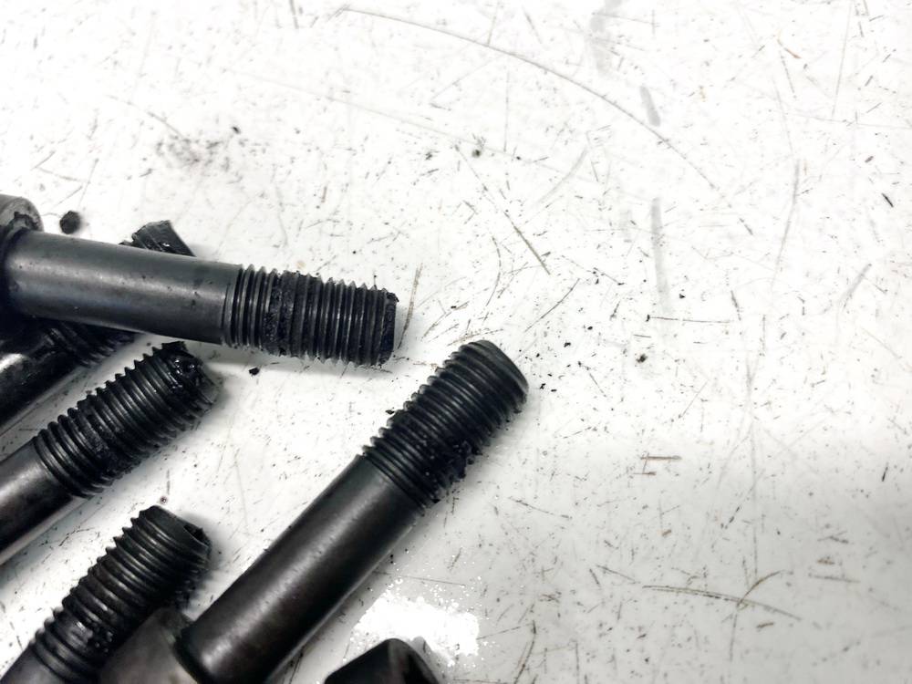 Toyota Corolla Verso 2007 Laukkukelan ruuvi - Thumbnail 3