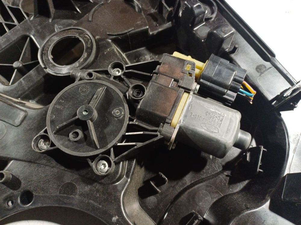 8A6114A3893 Ford Fiesta 2009 Duru lango pakelejo varikliukas P.K.