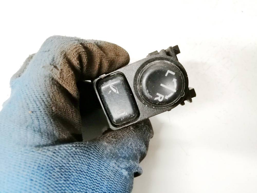 Nissan Qashqai 2009 Wing mirror control switch (Exterior Mirror Switch)