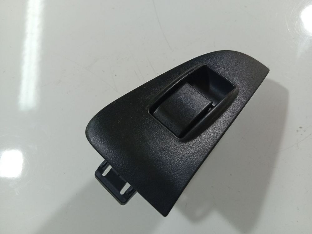 8657 Toyota Avensis 2005 Sähkötoimisen ikkunan ohjauskytkin