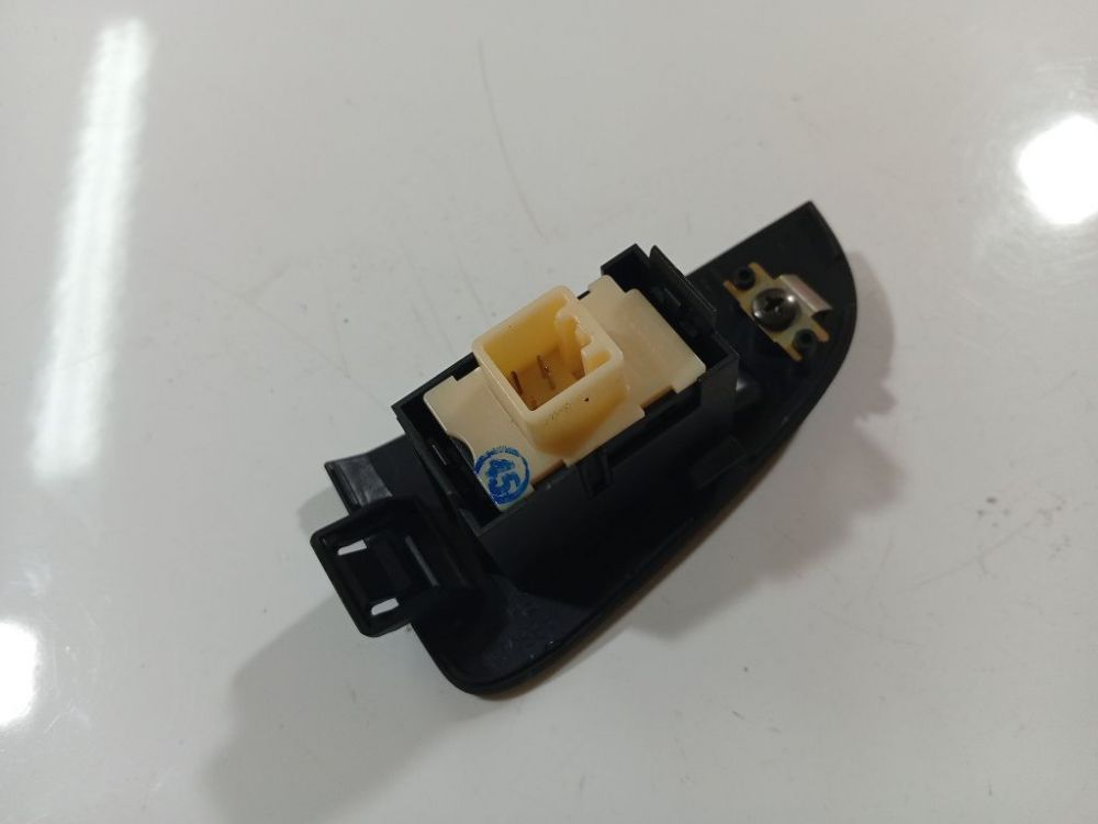 8657 Toyota Avensis 2005 Stiklo valdymo mygtukas (lango pakeliko mygtukai) - Thumbnail 3