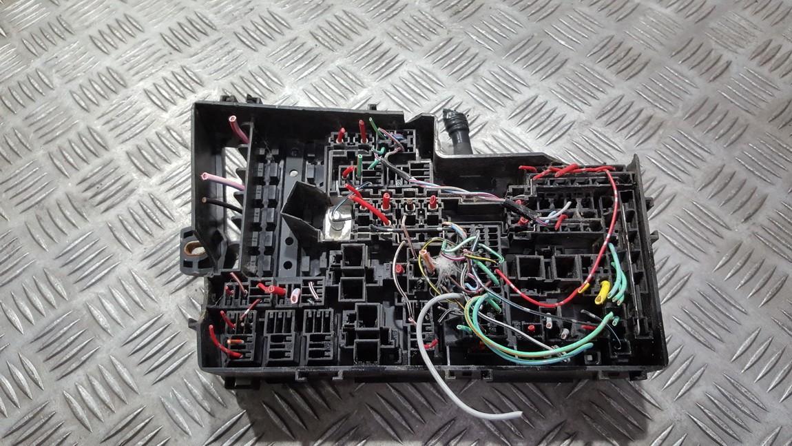 518818109 Mazda 3 2005 Fuse box