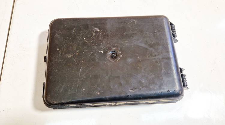 8D0927355A Volkswagen Passat 1997 Fuse Box Cover