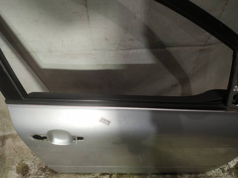 Toyota Avensis Verso 2005 Listwa szyby drzwi - PRZEDNIE PRAWE